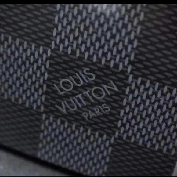 Louis Vuitton Damier King Red Hearts COA RARE Soho Casino Paris 2008 Card Charm - Picture 9 of 9